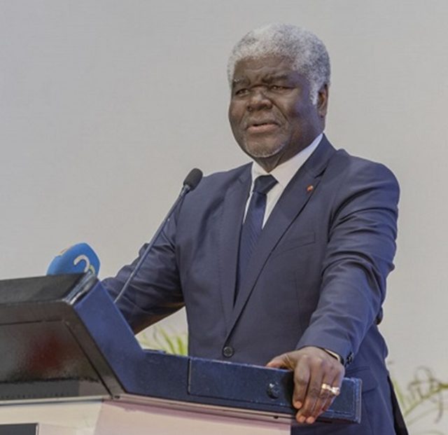 Le premier ministre Robert Beugré Mambé