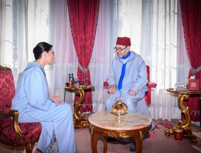 La cheffe du gouvernement s'entretenant avec le Roi Moahamed VI